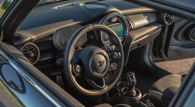 评测MINI Cooper JCW：精致小车的运动感