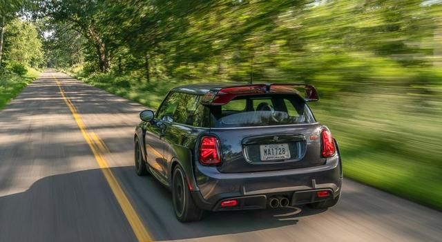 评测MINI Cooper JCW：精致小车的运动感