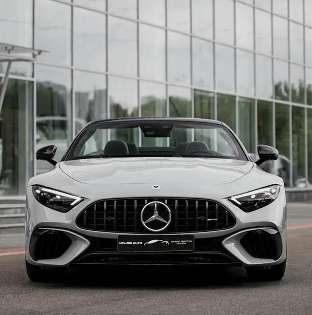 奔驰AMG SL63：两门四座敞篷超跑？顶级大V8西装暴徒？