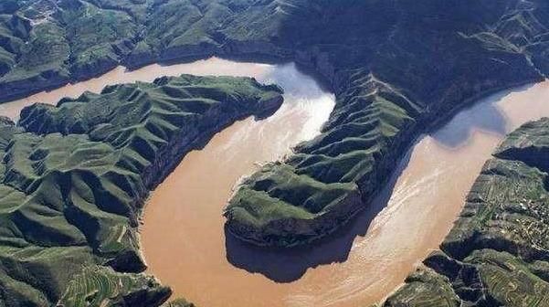 这条河流长900公里，流域面积8万平方公里，水流量却堪比3条黄河