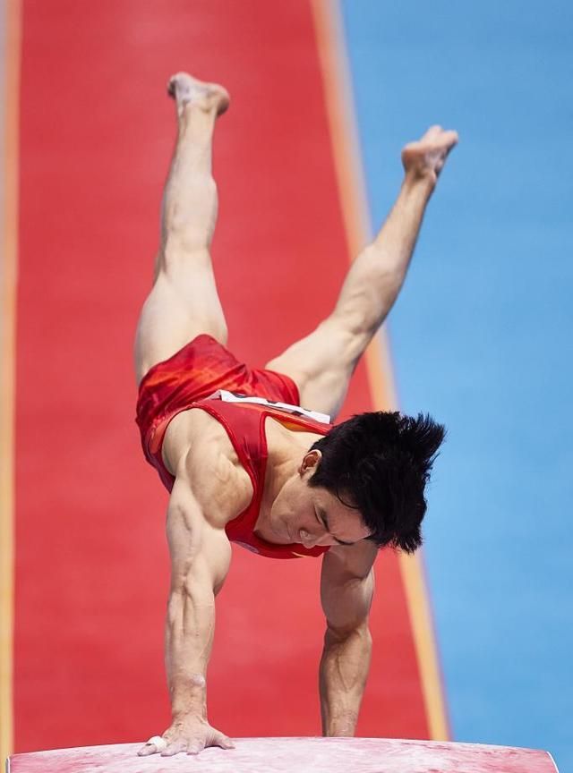 体操——世锦赛：张博恒获男子个人全能亚军