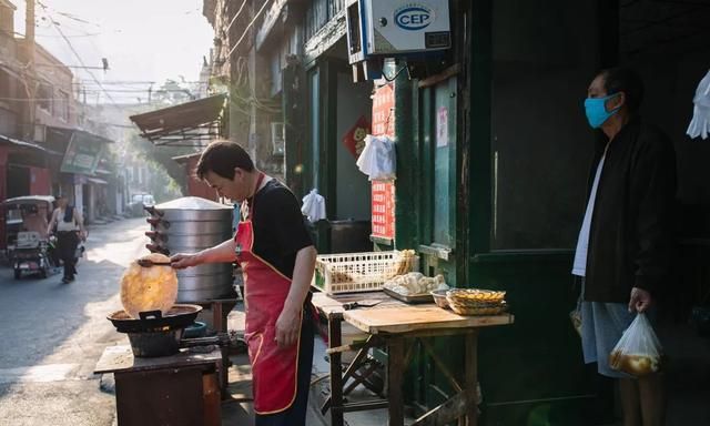 留给普通人的，只有细碎且辛苦的生意，但有出路