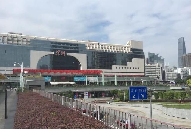 深圳有几个火车站，分别在什么地方？