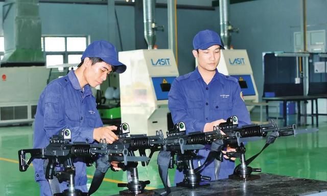 越南新型制式步枪STV-380/215是个什么水平
