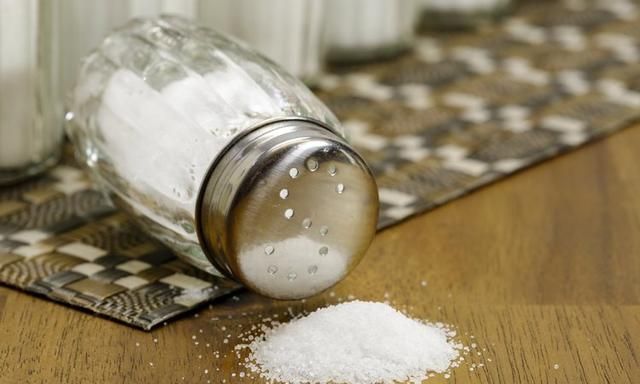 加碘盐是最差的盐吗？低钠盐、加碘盐、无碘盐、海盐该怎么选？