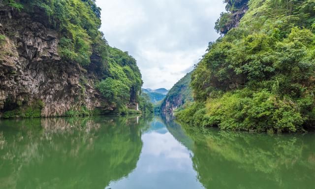 广东一座神仙小城，被誉为石雕艺术之乡，拥有一座风车山