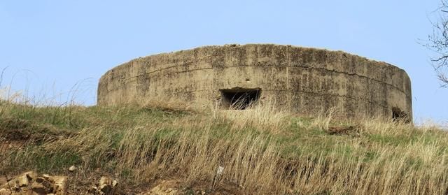 碉堡上的射击孔，你知道是什么形状？