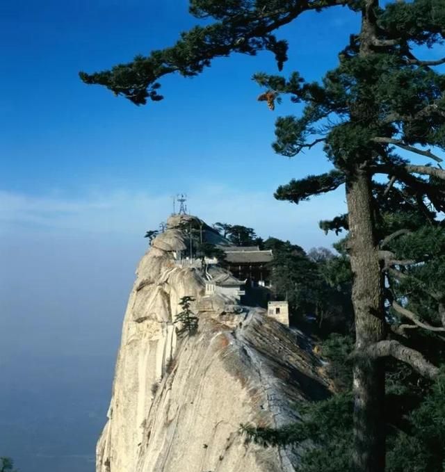 三山五岳中的“三山”指哪三座山？