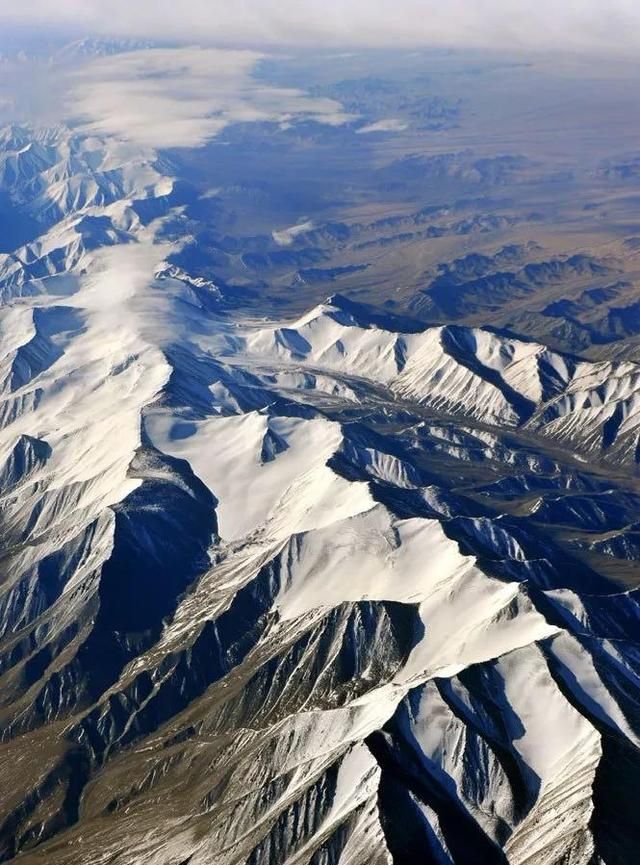 三山五岳中的“三山”指哪三座山？