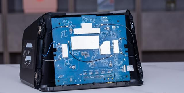 网件夜鹰AX8路由器评测：可容纳更多设备的WiFi 6路由器