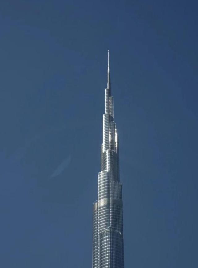 奇观天下 | 世界第一高楼哈利法塔 内设56部升降机 总造价15亿美元