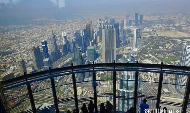 奇观天下 | 世界第一高楼哈利法塔 内设56部升降机 总造价15亿美元