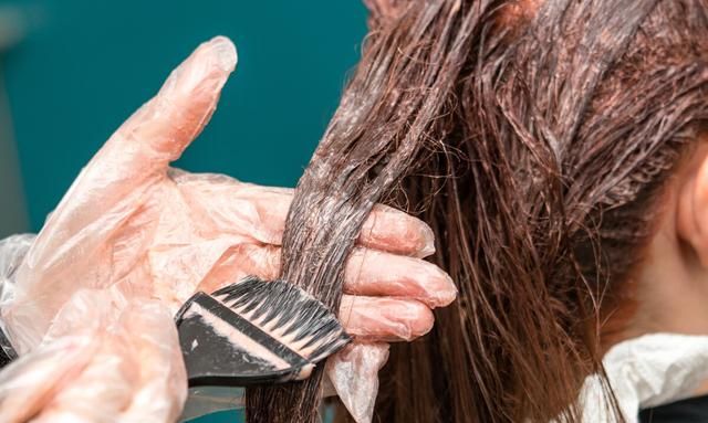 研究发现：频繁染发和直发可升高患癌风险？做好6点，可降低伤害