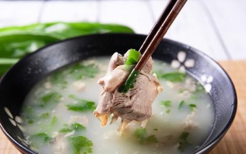 炖羊肉羊汤放什么调料最好吃,炖羊肉用哪些调料汤清味鲜可口