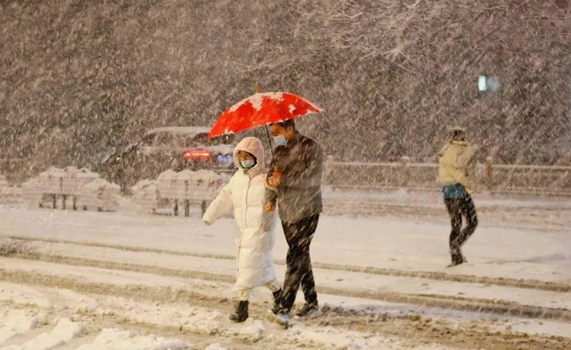 罕见！辽宁一地出现“雷打雪”，当地人感到担忧，这是不祥之兆吗