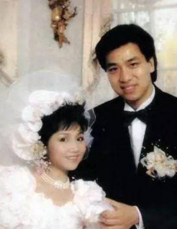 歌手张德兰：27岁为爱隐退，43岁转行学医，嫁人34年无儿无女