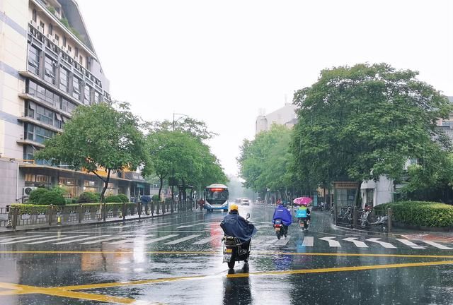 中国有座“雨城”，一年210天都在下雨，太阳很少见，避暑太舒服