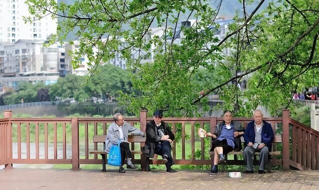 中国有座“雨城”，一年210天都在下雨，太阳很少见，避暑太舒服