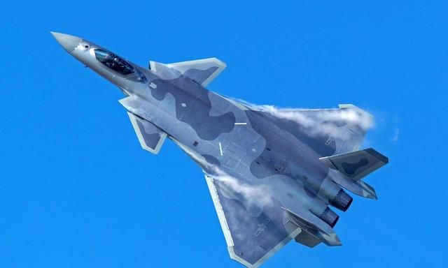 中美俄战机速度对比：美国3.3马赫，俄3.1马赫，那中国是多少呢