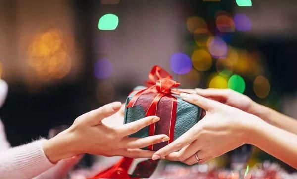 干货帖！都是礼物，gift和present有什么区别？