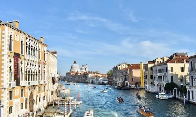 水上都市威尼斯 118个小岛和400多座桥梁交织而成的浪漫城市