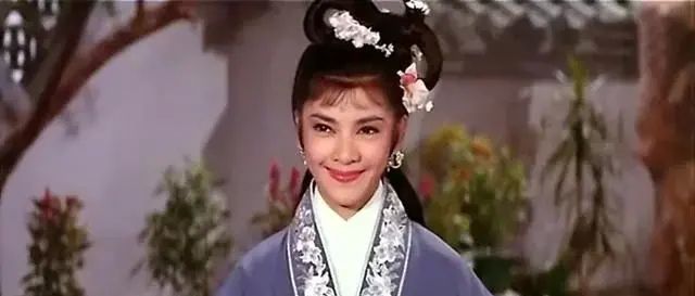 难忘的香港老电影《三笑》：秋香美貌，回眸一笑百媚生