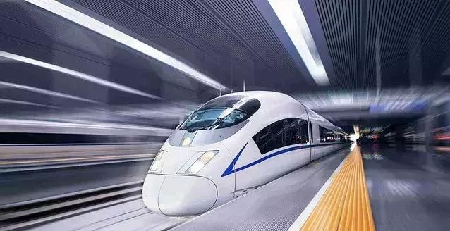 各位旅客，本次高铁列车由杭州开往黄山，沿途美景请您签收！