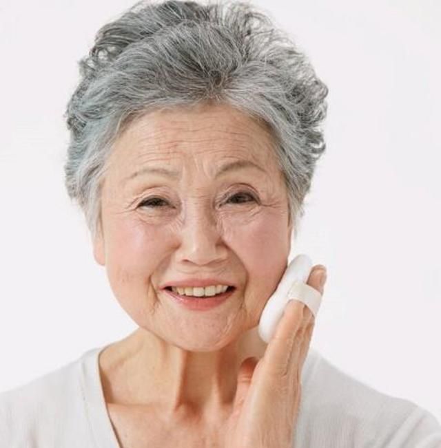 老年斑是如何来的？是体内毒素过多还是免疫力低下？一文看懂