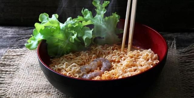 “方便面”千万别说成convenient noodle！