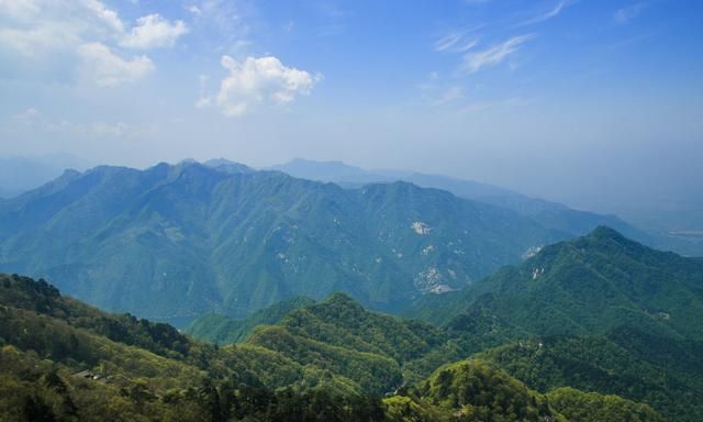 陕西的五台山，同样是佛教圣地，因五座山峰而得名