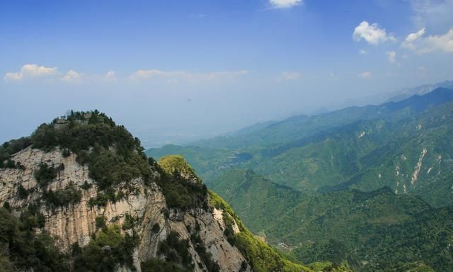 陕西的五台山，同样是佛教圣地，因五座山峰而得名