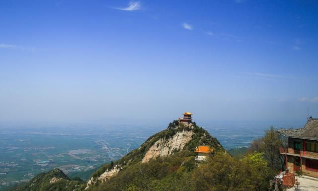 陕西的五台山，同样是佛教圣地，因五座山峰而得名