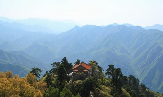 陕西的五台山，同样是佛教圣地，因五座山峰而得名