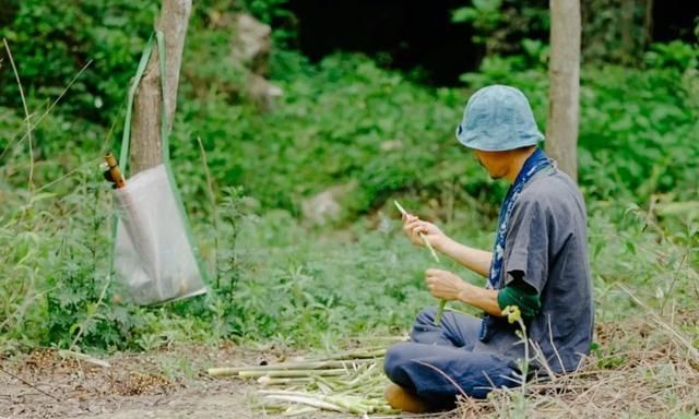 他辞职回广西,守着35亩地过日子:一碗饭,一把笛子,一个月亮就够了