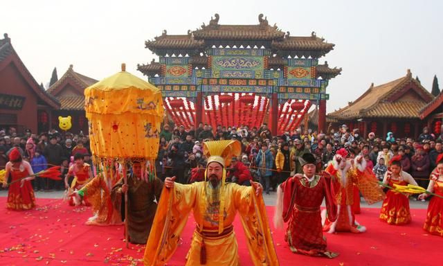 十首极具新年气息的春节诗词，写尽新春佳节的各种年俗活动