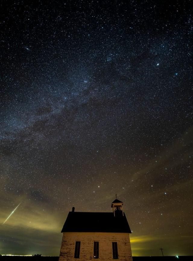 观星者的给力伙伴——2022年流星雨指南，你想获取并了解吗？