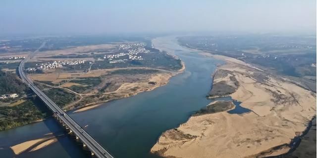 长江干旱与“亚洲水塔”有关？未来或失水2300亿立方米，有何影响