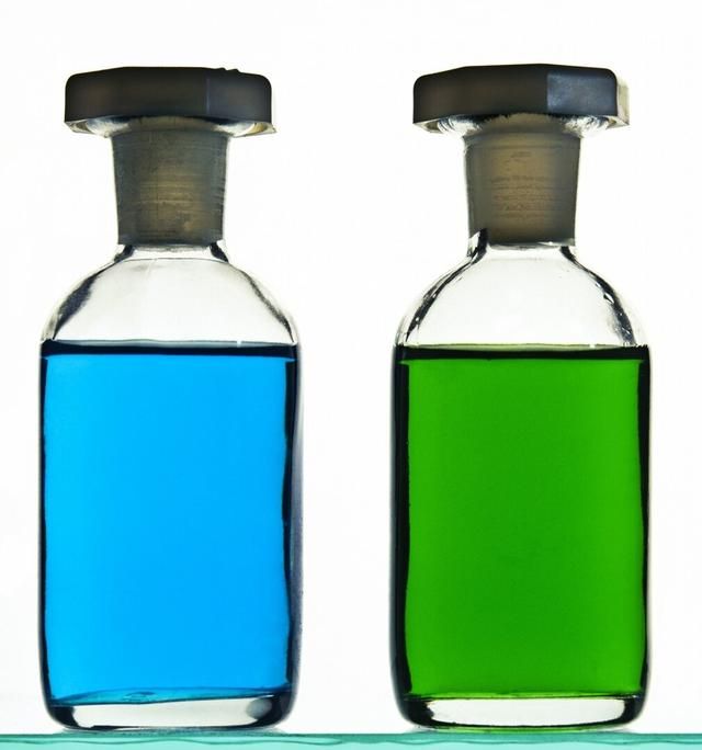 氯化铜溶液和硫酸铜溶液颜色为何不同？
