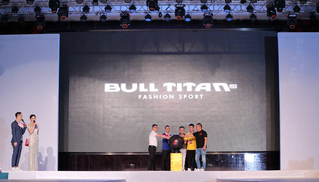 公牛巨人-潮牛正当时BULL TITAN 2019春夏新品发布会隆重召开